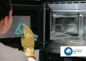 Trucos expertos para limpiar tu microondas